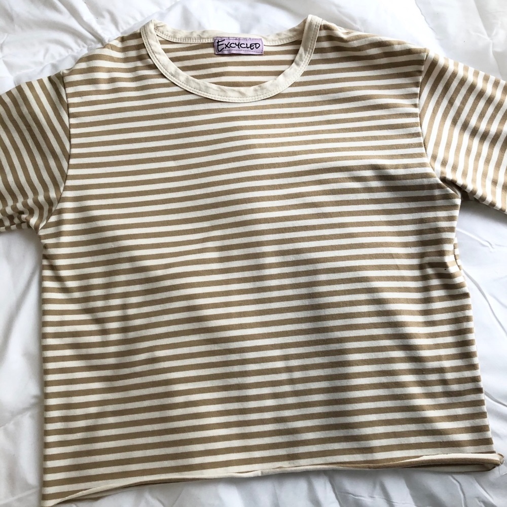 STRIPPED SHORT SLEEVED TOP